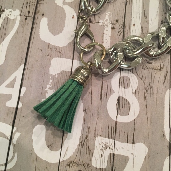 Link Bracelet with Tassel Silver and Green - Picture 2 of 3